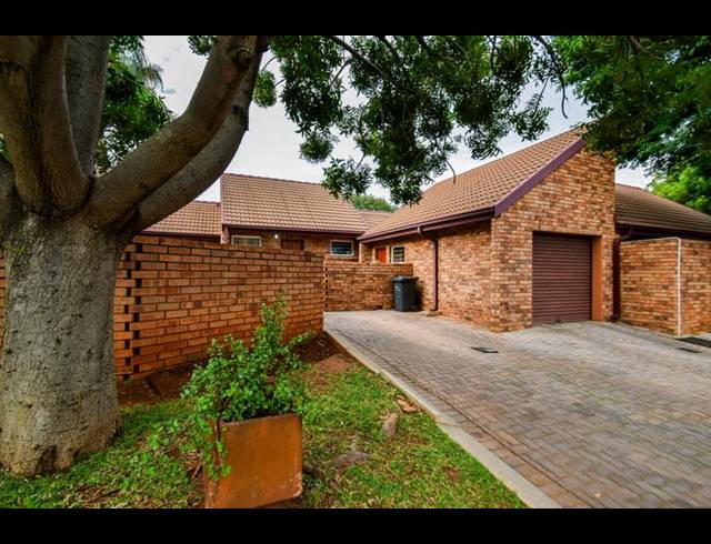 2 BEDROOM TOWNHOUSE FOR SALE IN SINOVILLE